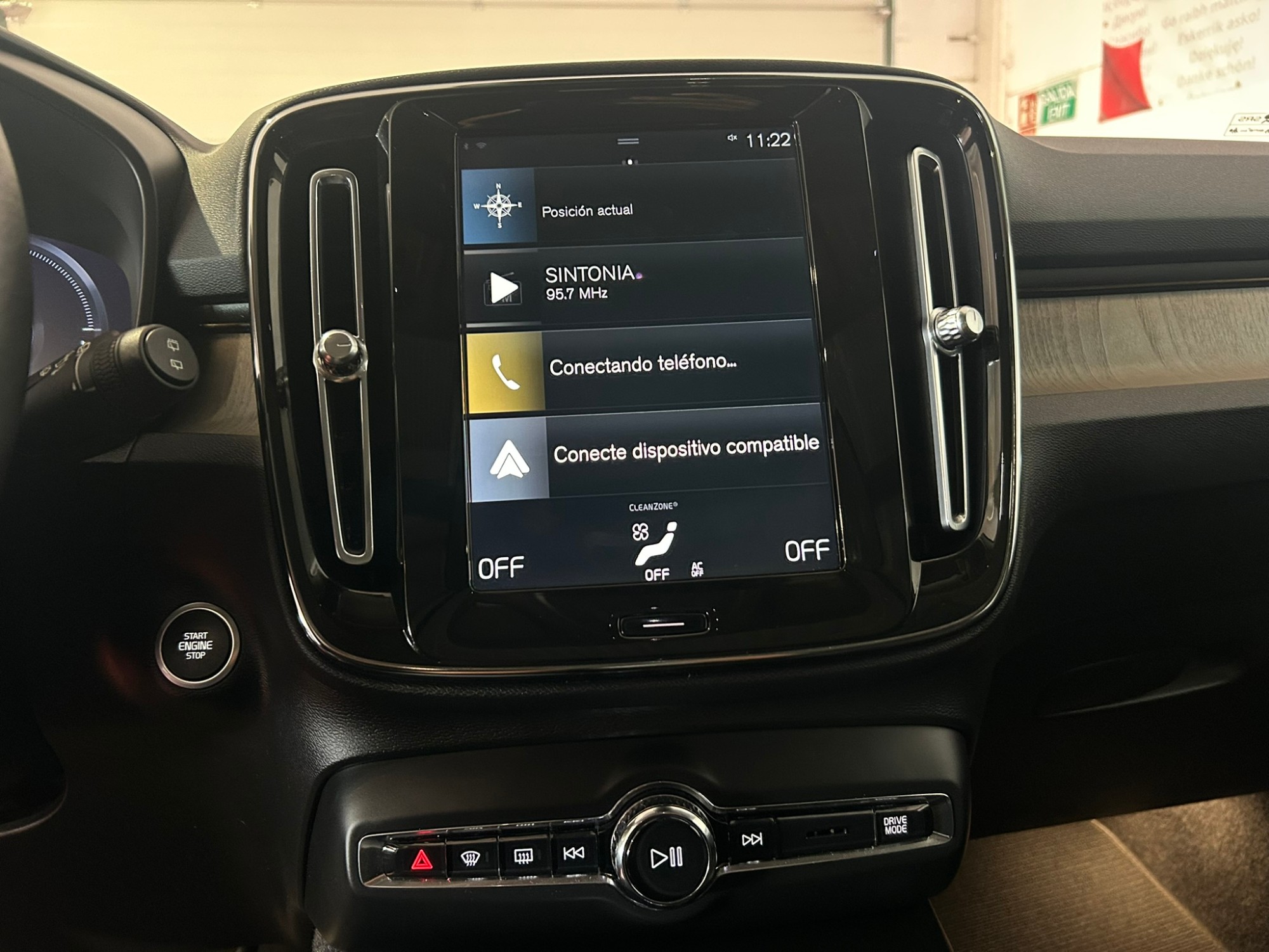 VOLVO XC40 1.5 T4 Twin Recharge Core Auto