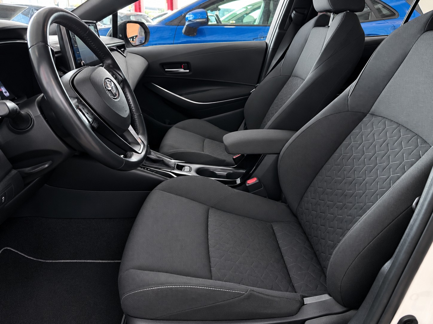 TOYOTA Corolla 1.8 125H ACTIVE E-CVT